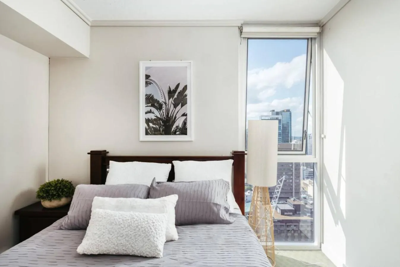 Great Value Cbd 2 Beds Apt Free Carpark Pool And Gym Brisbane 0*,  Australia